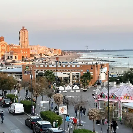 Spazioso Sul Lungomare Di * 네뚜노